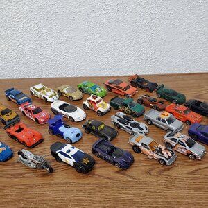 Vintage Die Cast Hot Wheels with a few Matchbox in this Lot of 29 Toy Cars